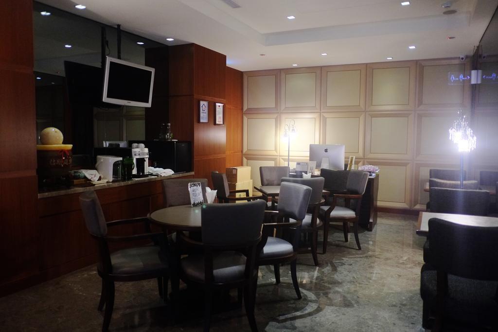 Tokyo International Hotel Тайпей Екстериор снимка