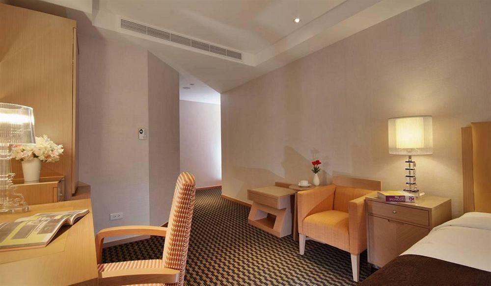 Tokyo International Hotel Тайпей Екстериор снимка
