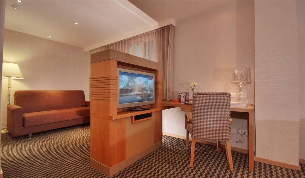 Tokyo International Hotel Тайпей Екстериор снимка